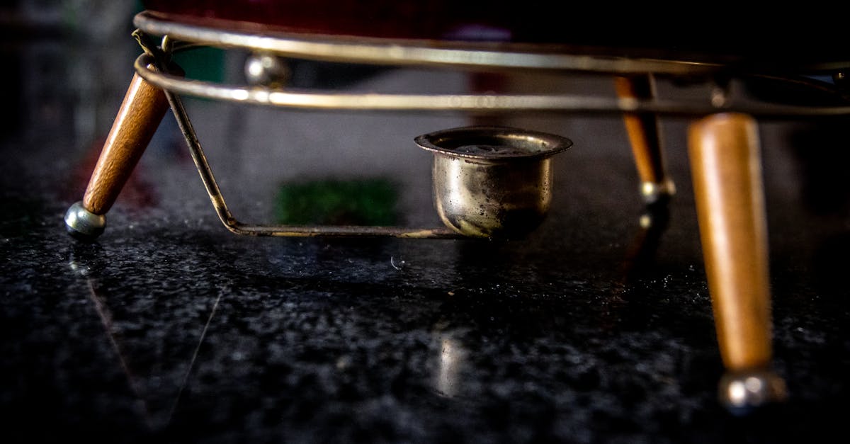 اكتشف فن الفوندو، وهو طبق ودود ولذيذ يجمع العائلة والأصدقاء حول كاكيلون. تعرف على كيفية تحضير وصفات مختلفة من فوندو الجبن أو اللحوم أو الشوكولاتة واستمتع بلحظات دافئة.